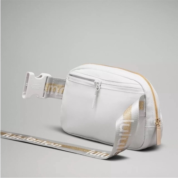 Lululemon Everywhere Belt Bag 1L   Vapor/Gold/White, WORDMARK - Picture 7 of 13